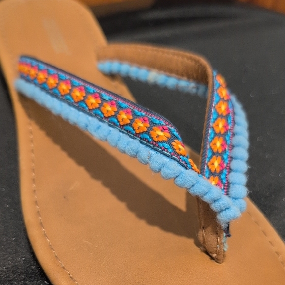 Joe Boxer Beautifully Decorative Flip Flop Sandals, Very Comfy Size 8 - Picture 6 of 9